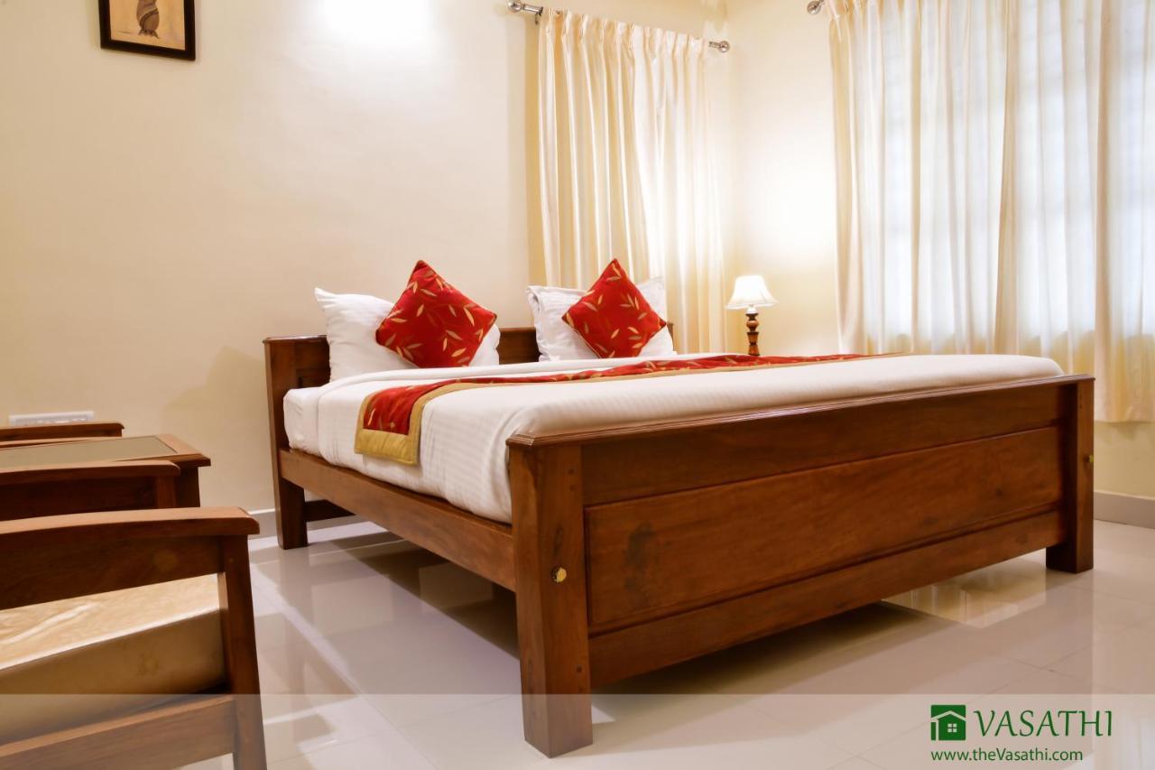 Vasathi Hotel Madikeri Exterior photo
