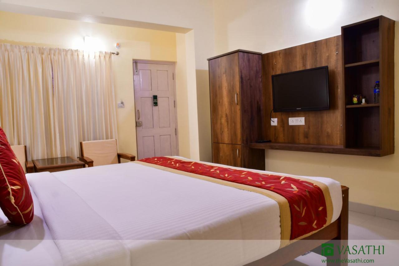 Vasathi Hotel Madikeri Exterior photo