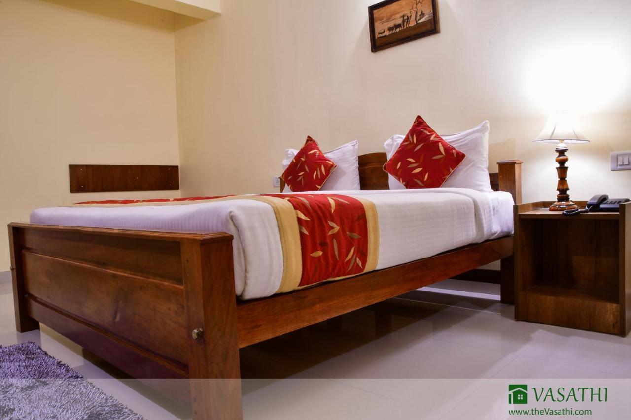 Vasathi Hotel Madikeri Exterior photo