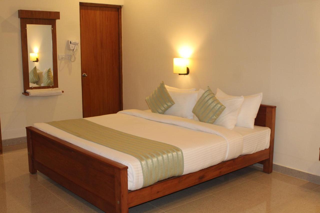 Vasathi Hotel Madikeri Exterior photo