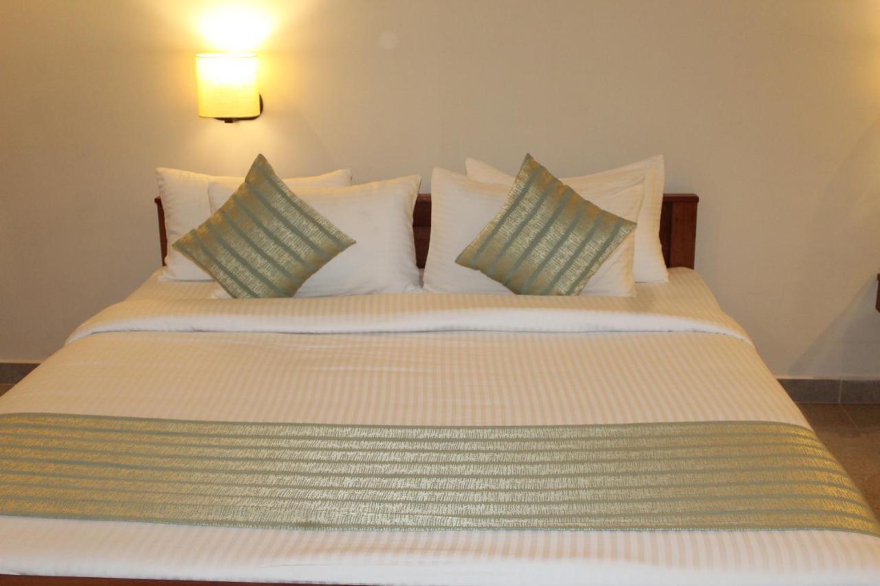Vasathi Hotel Madikeri Exterior photo