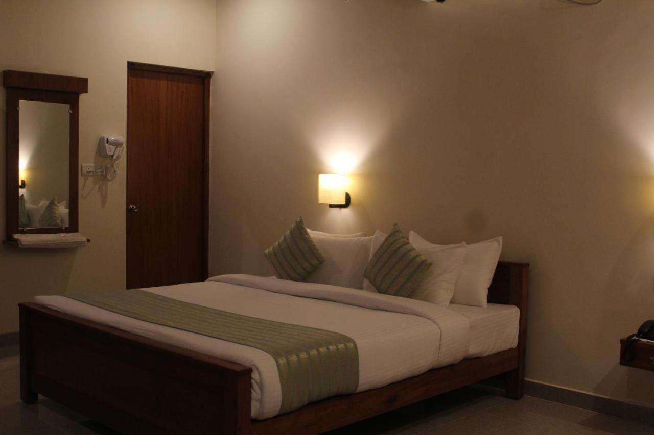 Vasathi Hotel Madikeri Exterior photo